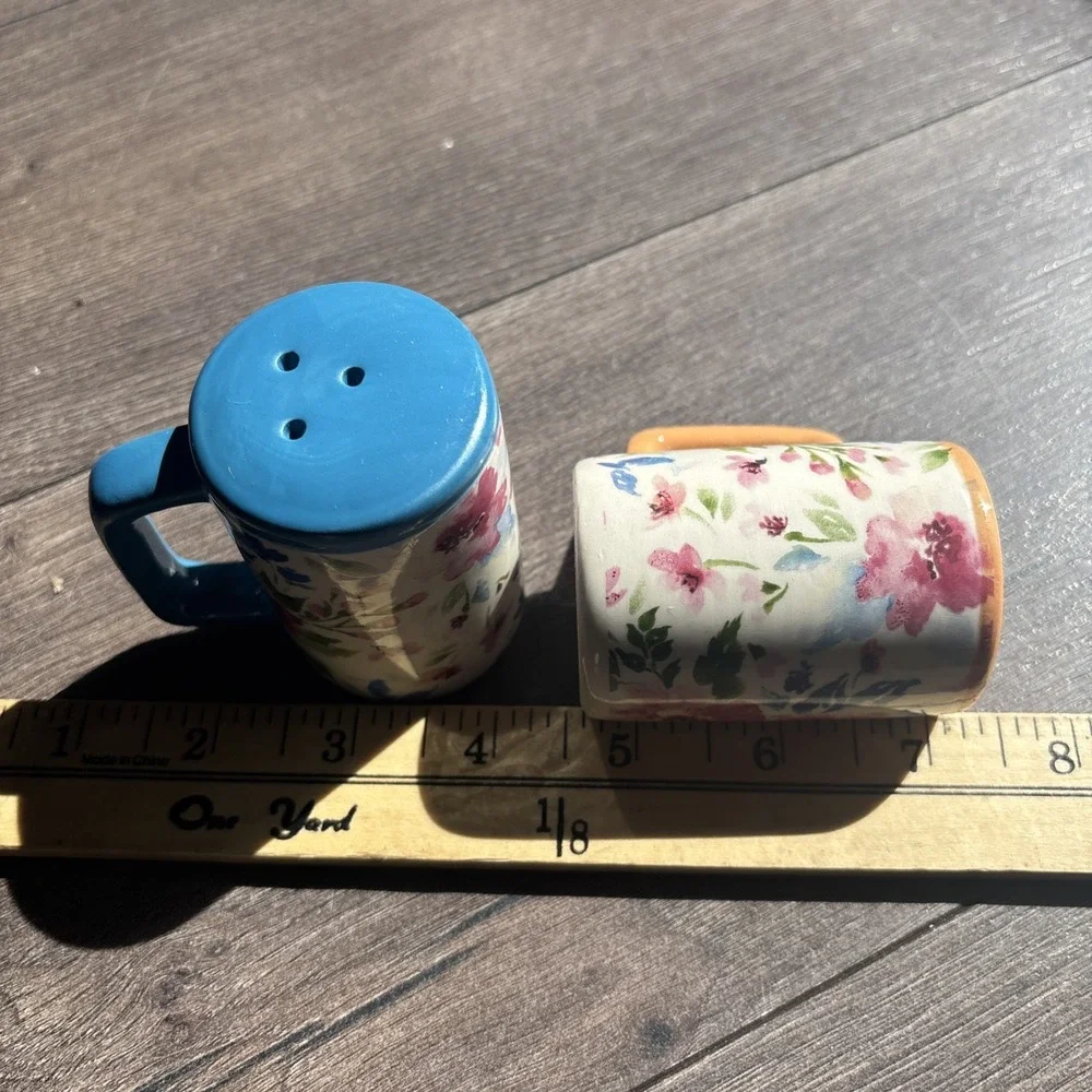 Vintage Stoneware MUGS COFFEE CUPS Salt Pepper Shakers Set Cottage